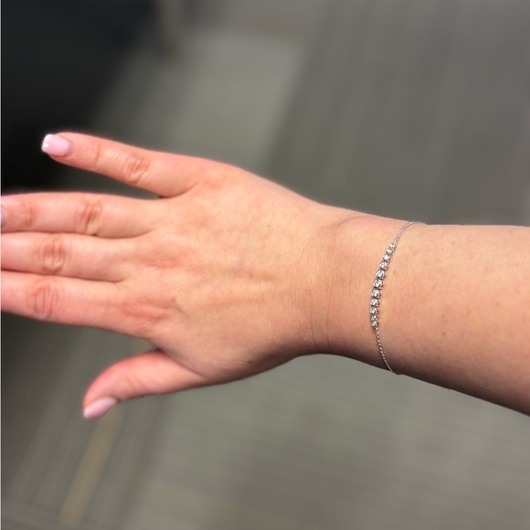 Ring Concierge Graduated Diamond Bezel Soft Chain Bracelet - Picture 3 of 4